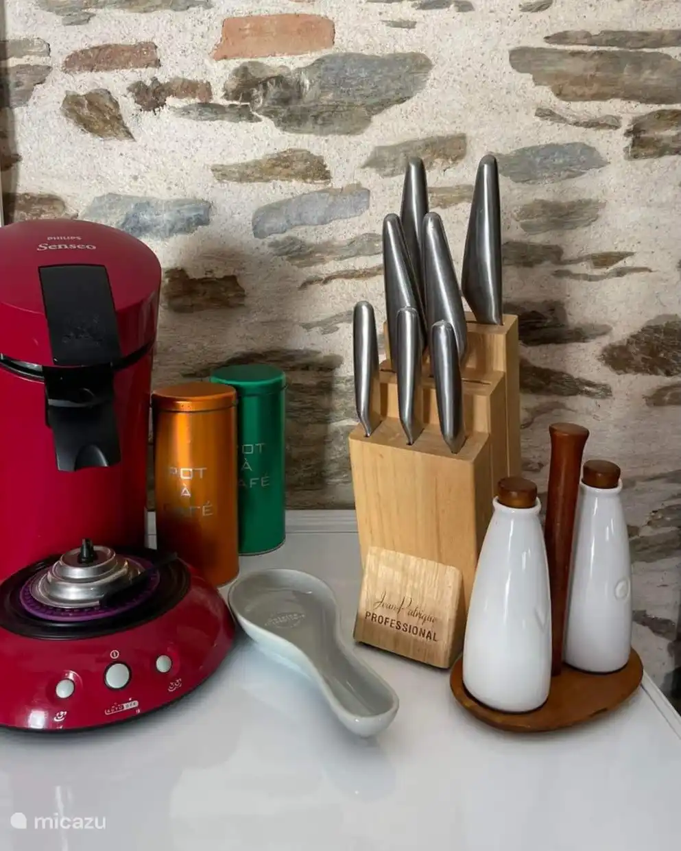 Gut ausgestattete Küche