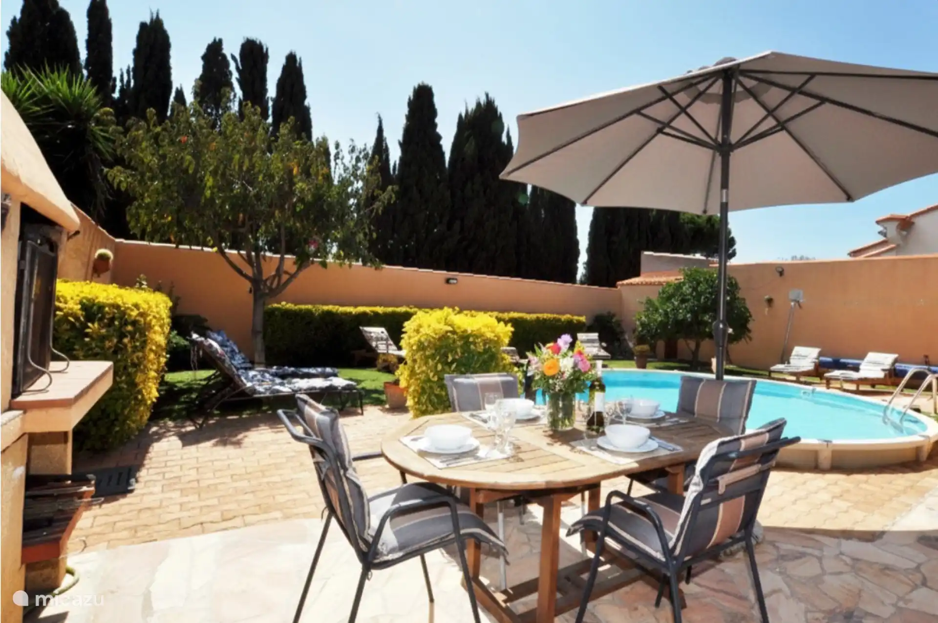 Huis met zwembad bij het strand