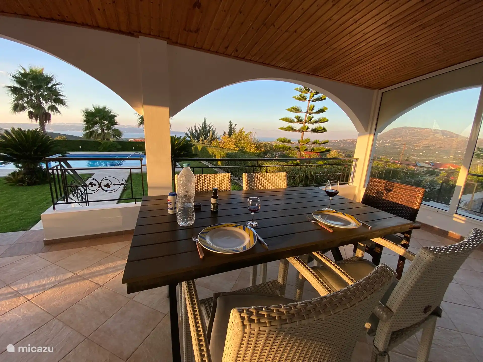 Große überdachte Veranda