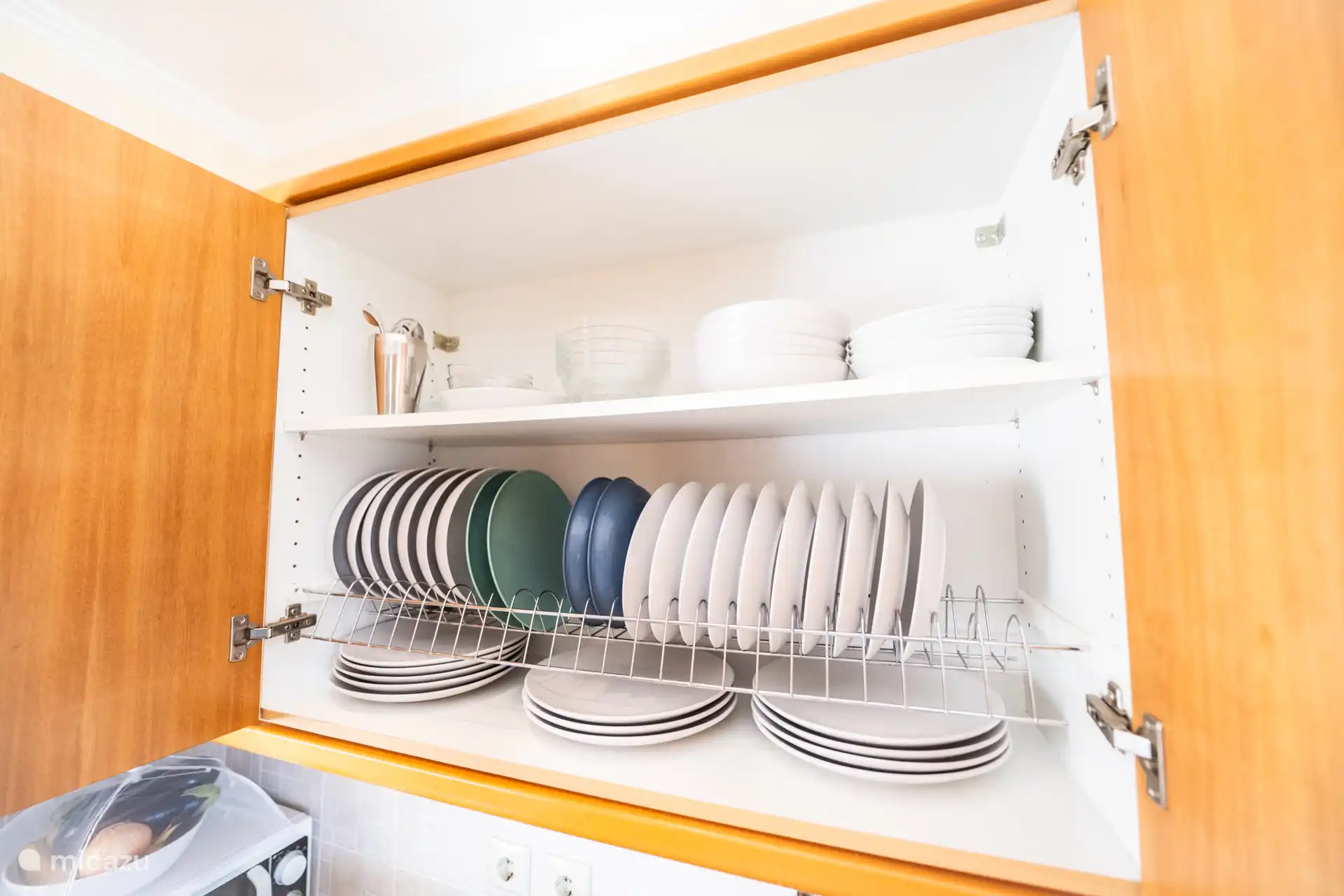 Teller und Schüsseln