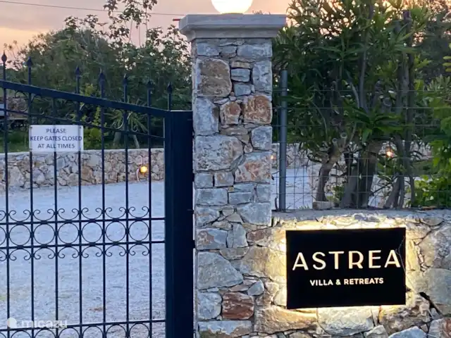 Villa Astrea | Grèce, Crète, Fyssaeri - villa Panneau de porte d’entrée