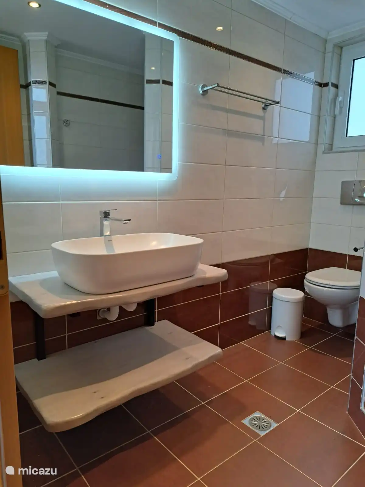 Komplett renoviertes Badezimmer I