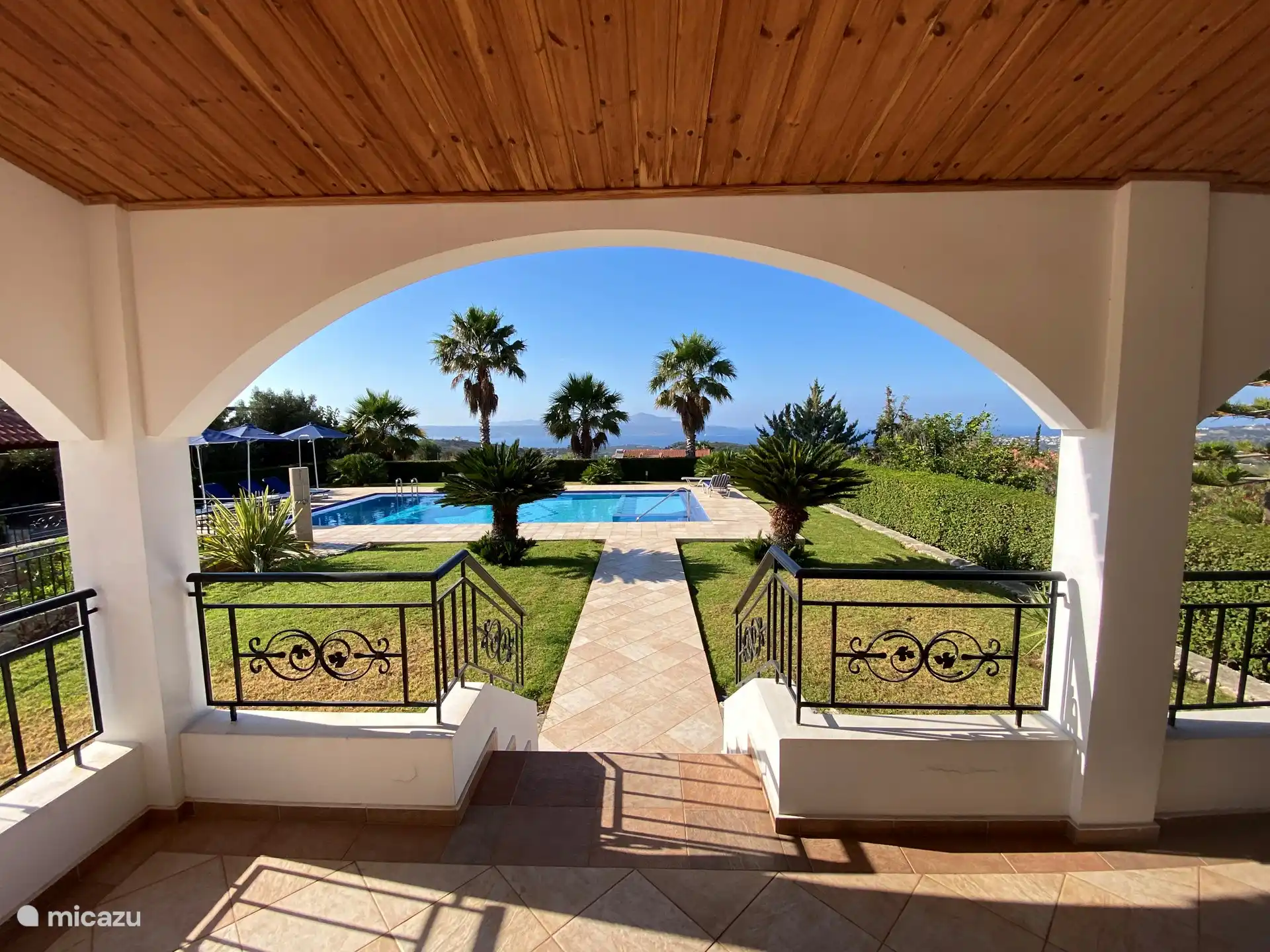 Große überdachte Veranda