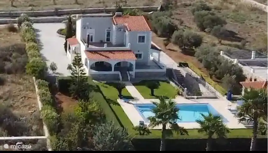 Frontansicht aus der Luft