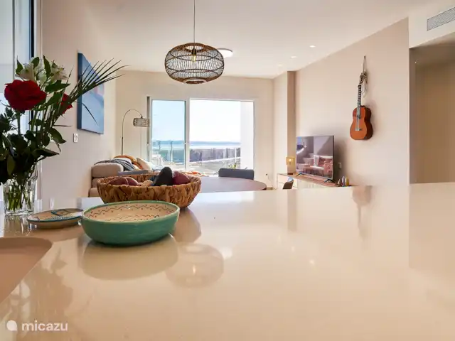 Blue Lake Penthouse | Espagne, Costa Blanca, Guardamar del Segura - appartement Et même pendant que vous cuisinez, il y a cette belle vue sur la Laguna de La Mata.