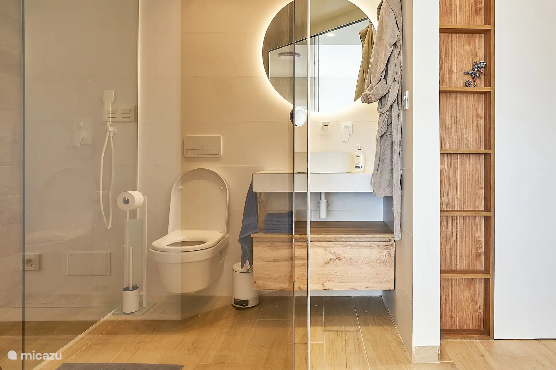 Wieder das Badezimmer im Hauptschlafzimmer