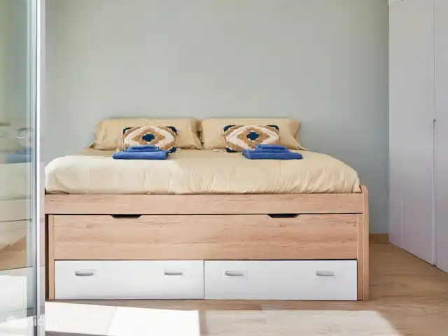 Blue Lake Penthouse | Espagne, Costa Blanca, Guardamar del Segura - appartement La troisième chambre avec de grands placards vus du balcon, avec une porte d’entrée directe.