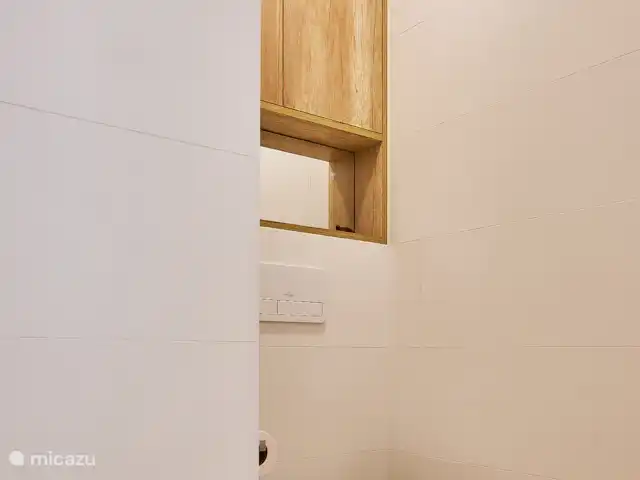 Blue Lake Penthouse | Espagne, Costa Blanca, Guardamar del Segura - appartement Toilettes dans la deuxième salle de bain avec placard pour les articles de toilette