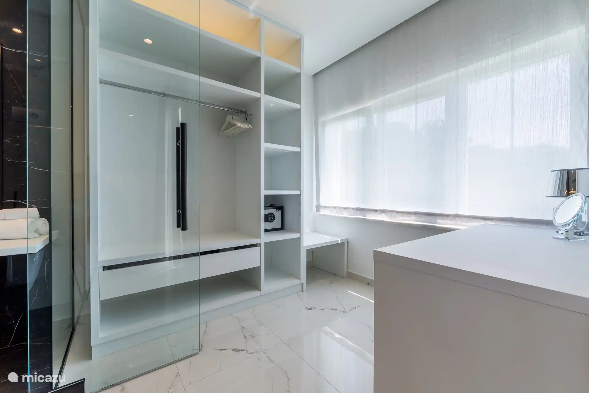 Kleiderschrank Nr. 1