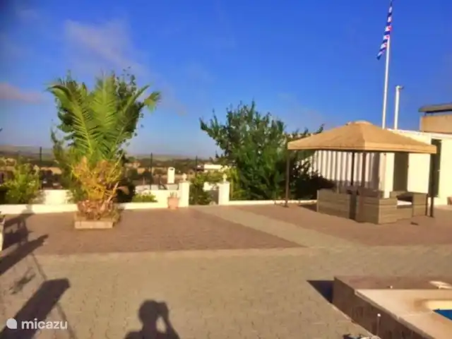 Location de Vacances Portugal, Portalegre, Figueira e Barros, villa - Piscine Casa Heechhiem pour 6 personnes D’ici depuis le jardin avec vue sur le village d’Avis à 10 kilomètres.