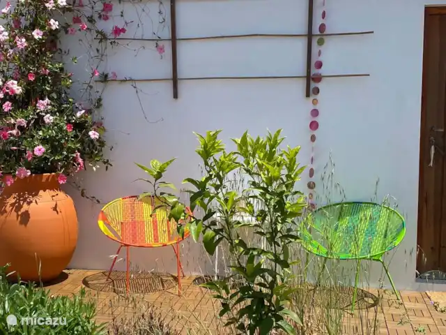 Wandelen, Portugal, Costa de Prata, Alcobaça, bed & breakfast Pátio do Vale - Alegria terrasje kamer Alegria