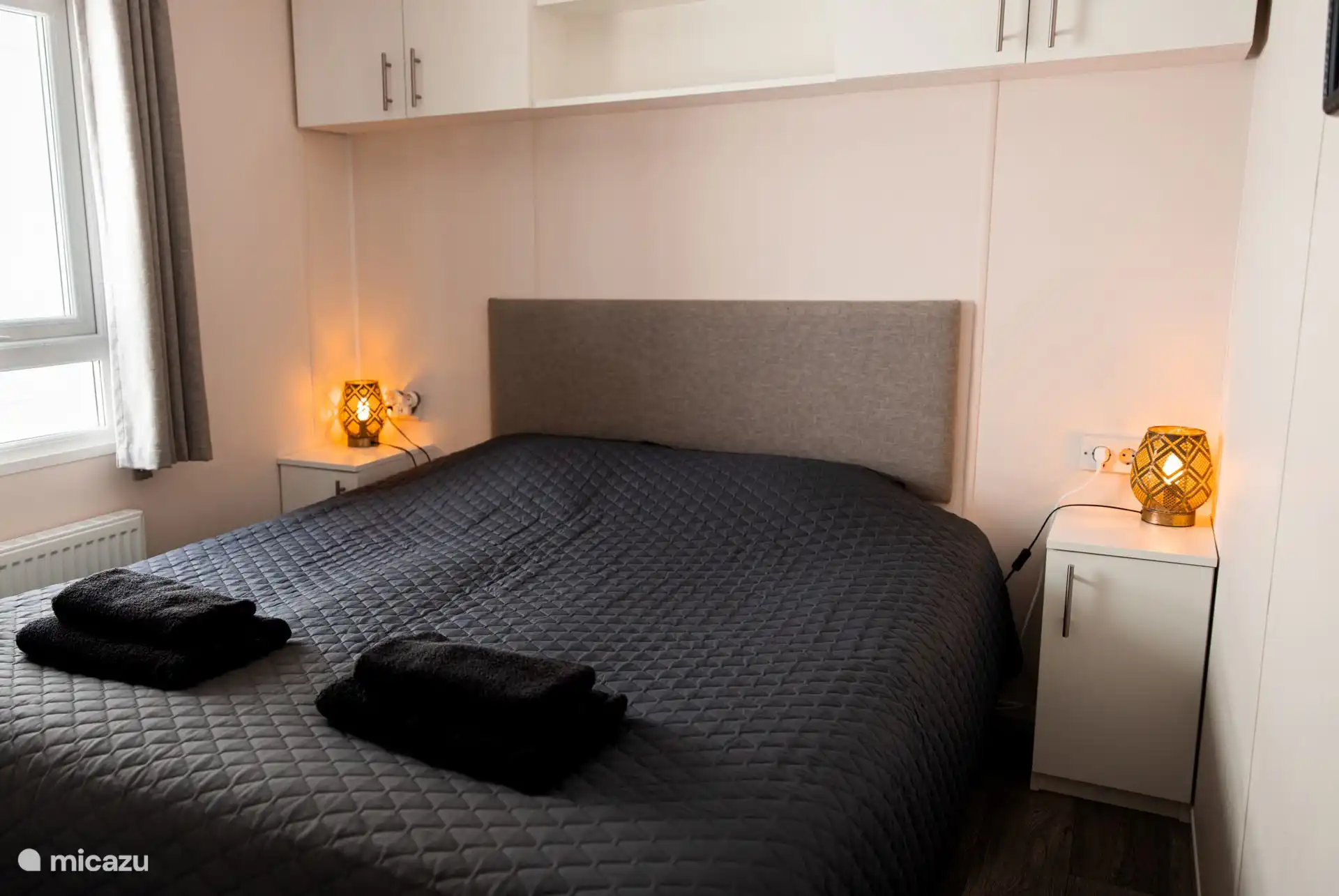 Chambre 1 avec un lit double