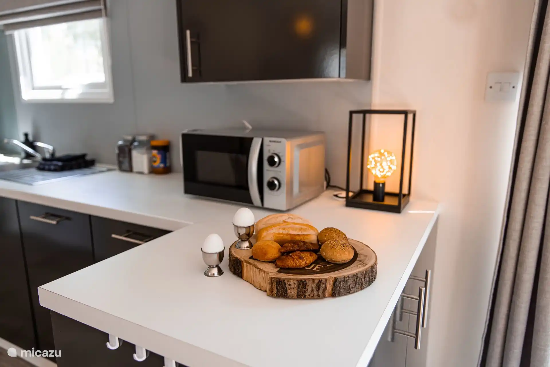 Petits pains toujours frais à la boutique dans le parc.