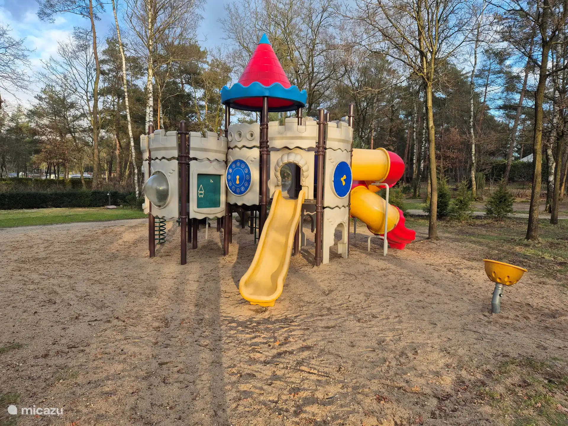 Aire de jeux pour enfants dans le parc