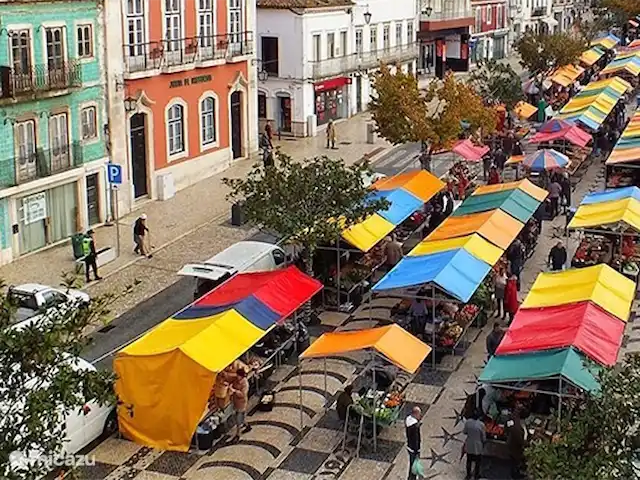 Wandelen, Portugal, Costa de Prata, Alcobaça, bed & breakfast Pátio do Vale - Pátio groente & fruitmarkt in Caldas da Rainha
