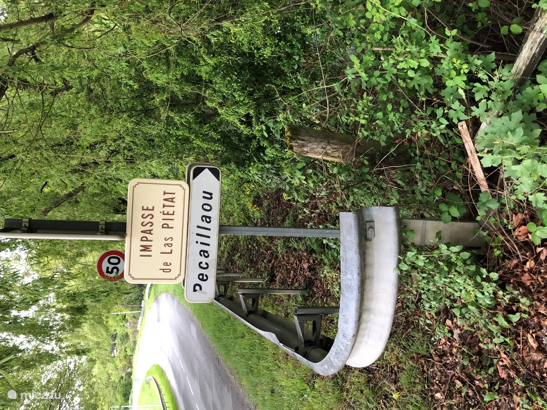 The entrance to the street, for recognition.