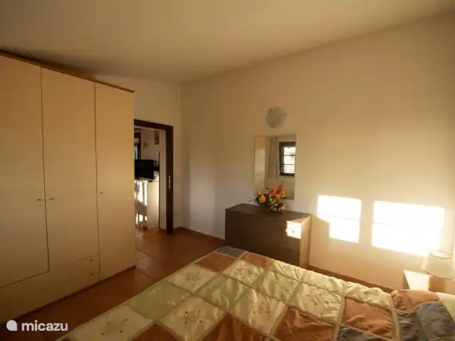 Il Melograno, tussen heuvels en zee huren in Italië, Toscane, Guardistallo - appartement Slaapkamer met tweepersoonsbed 1
