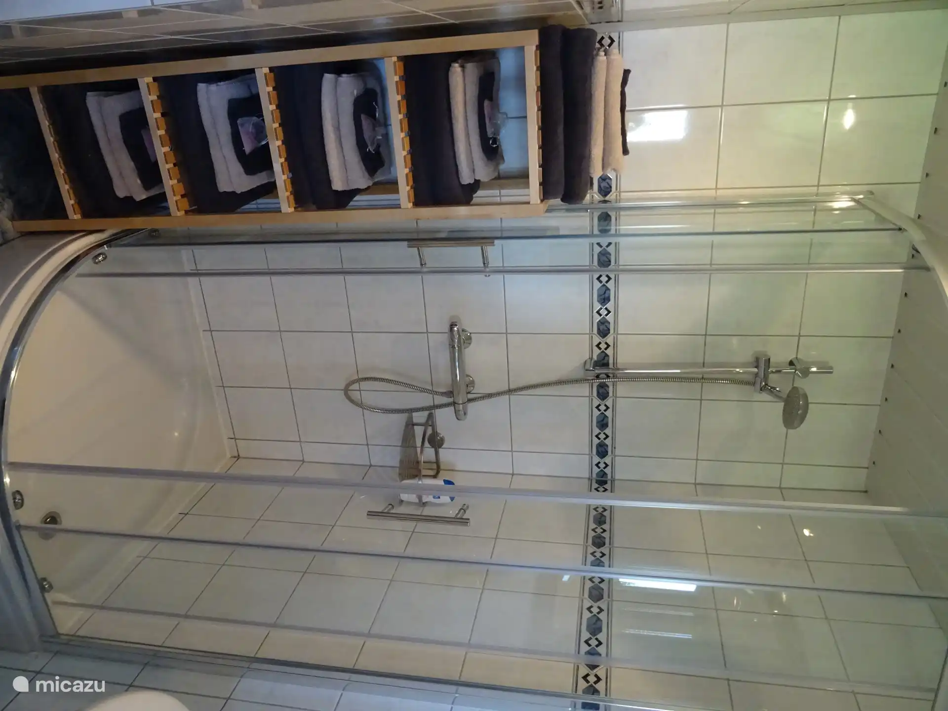 Badezimmer mit Dusche