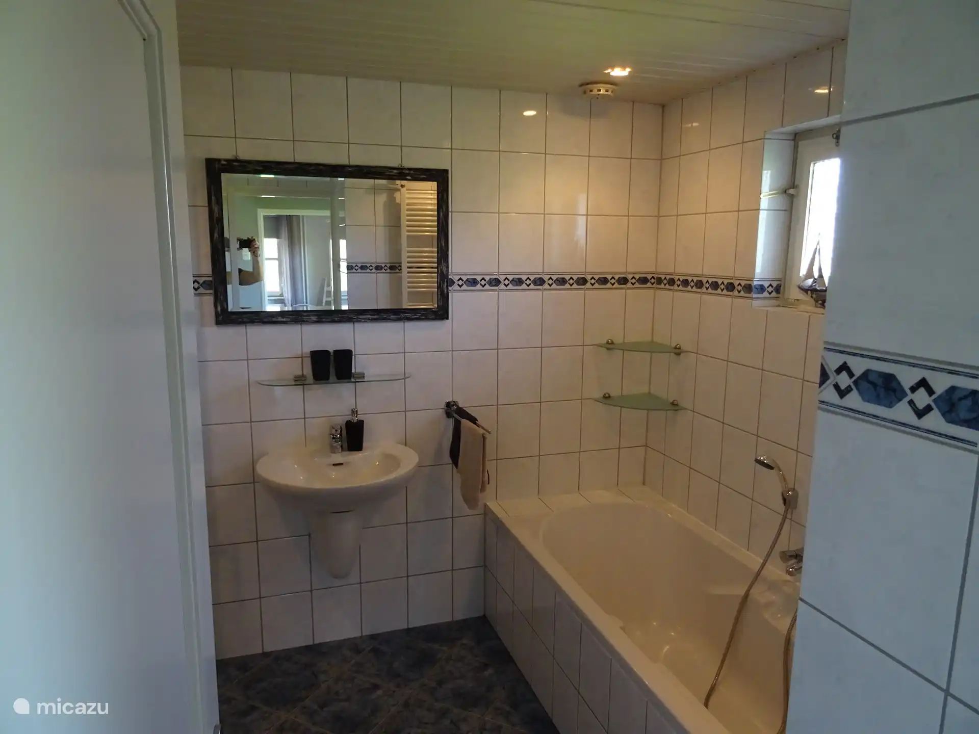 Badezimmer mit Badewanne