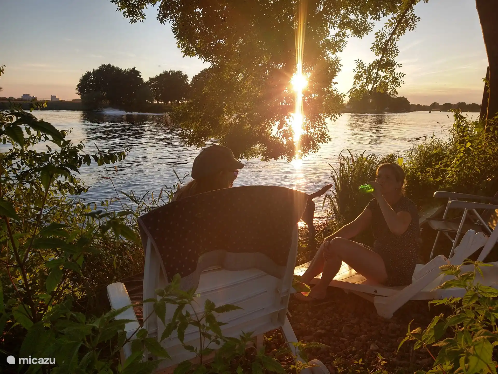 Ort an der Maas, wo Sie zu Fuß gehen können
