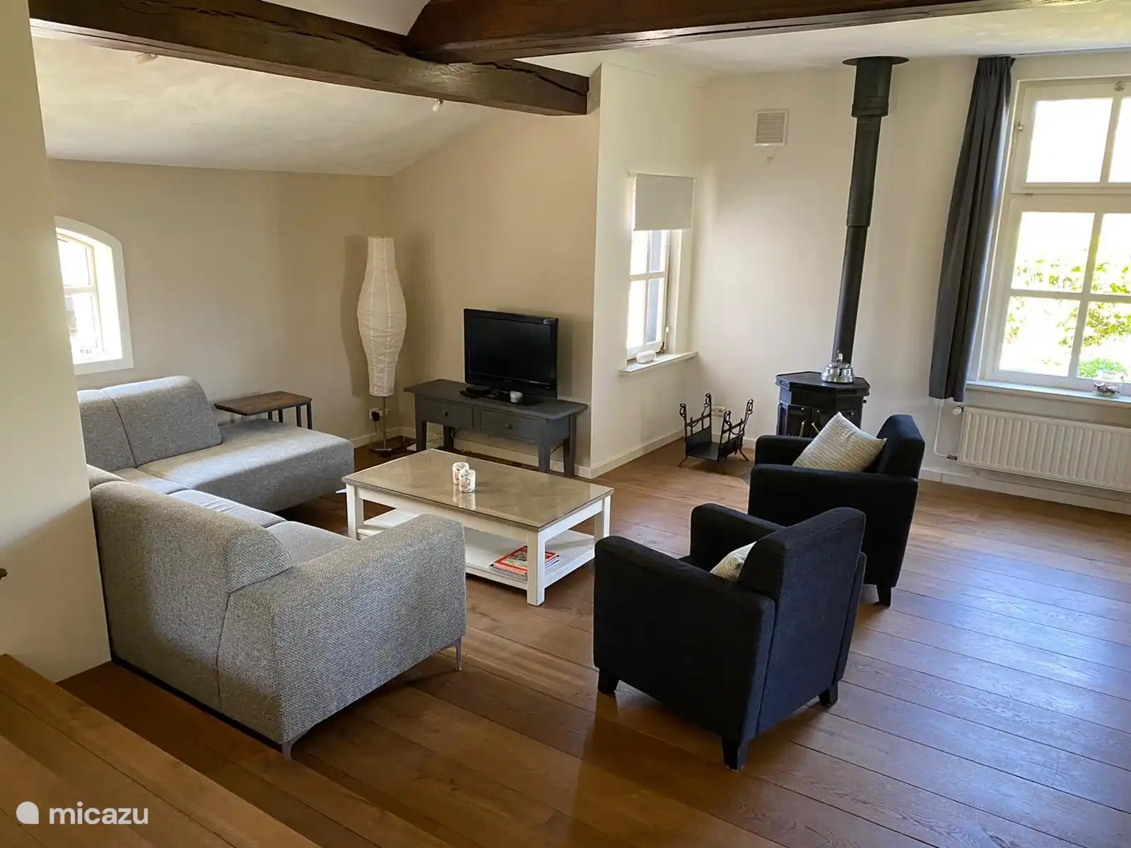 Geräumiges Wohnzimmer