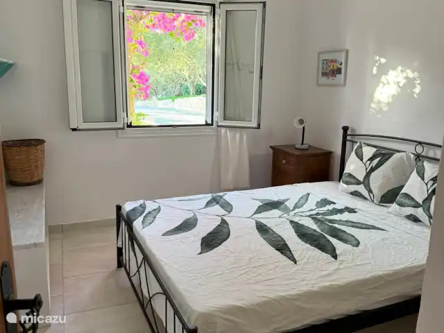 Olivar Villa Serenity en Grecia, Creta, Agia Galini - villa Dormitorio con cama doble en la planta baja