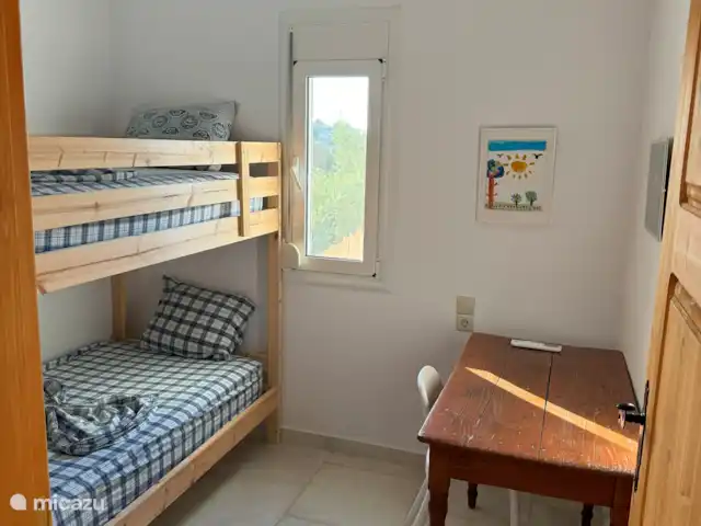 Olivar Villa Serenity en Grecia, Creta, Agia Galini - villa Habitación infantil con literas y espacio de armario