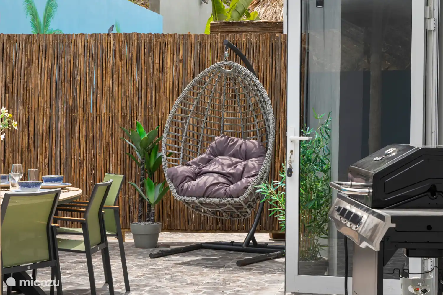 Ein Buch im Ei lesen