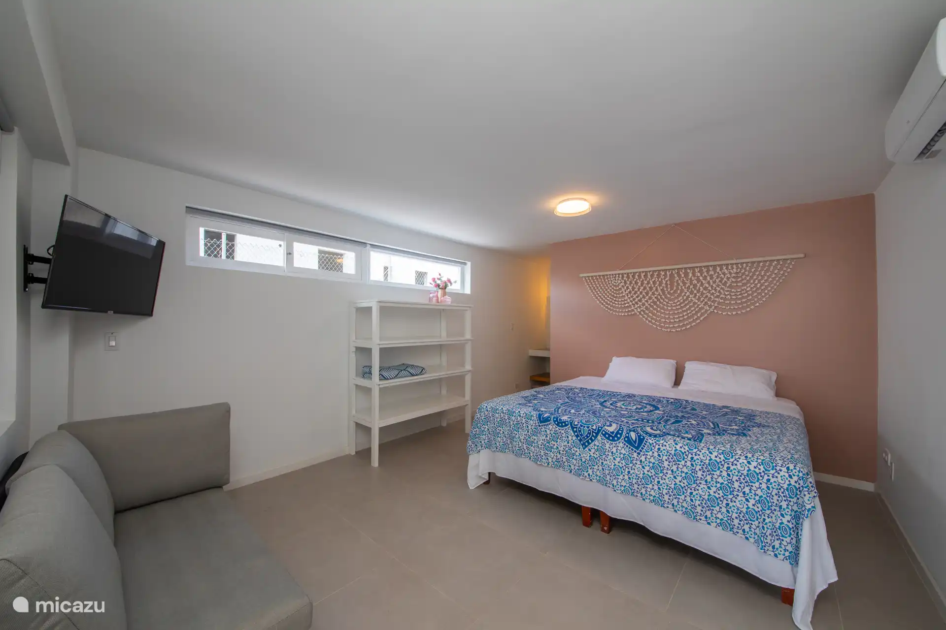 Doppelzimmer im Erdgeschoss mit Kingsize-Bett