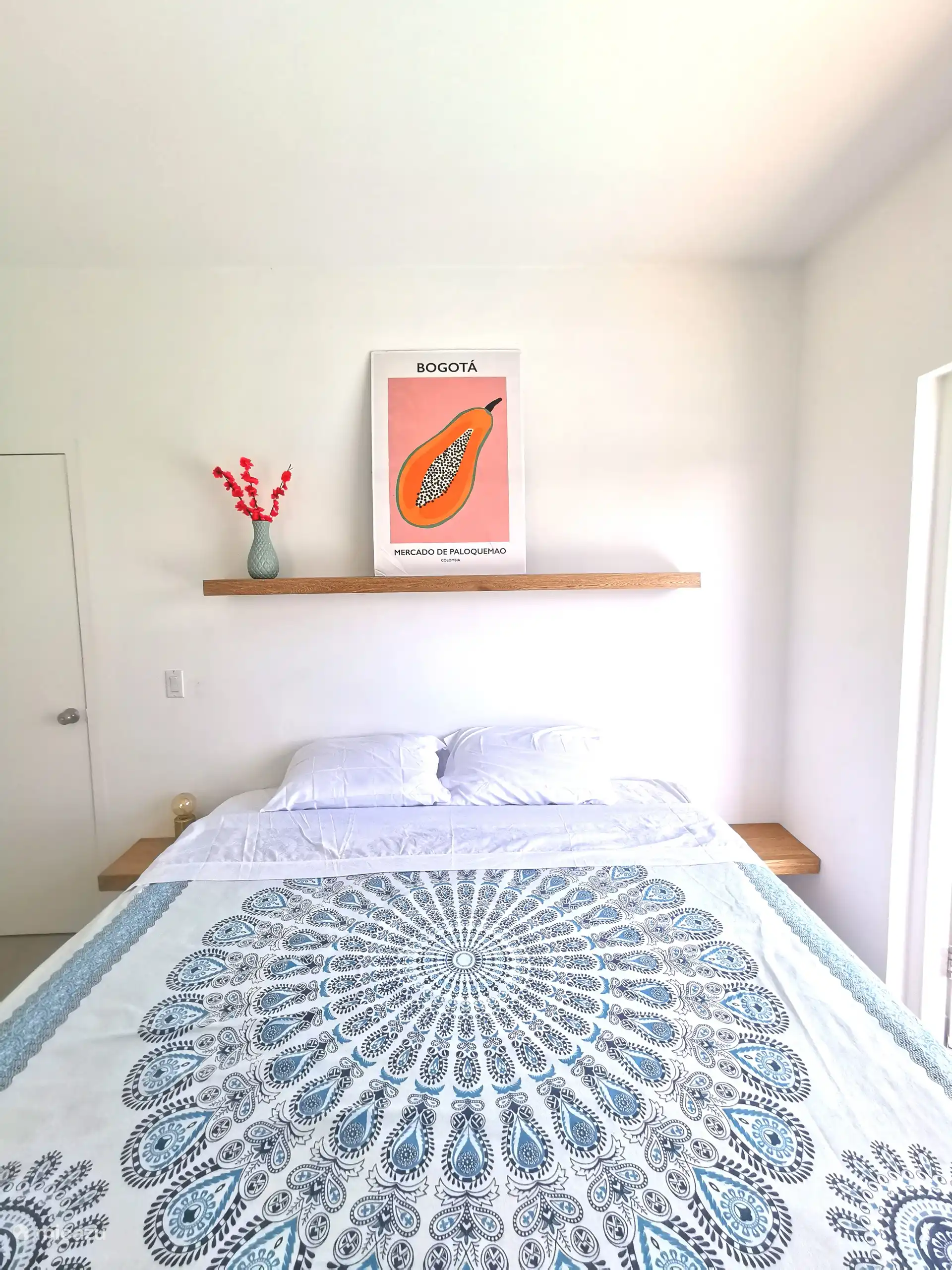 Zweites Schlafzimmer mit Kingsize-Bett