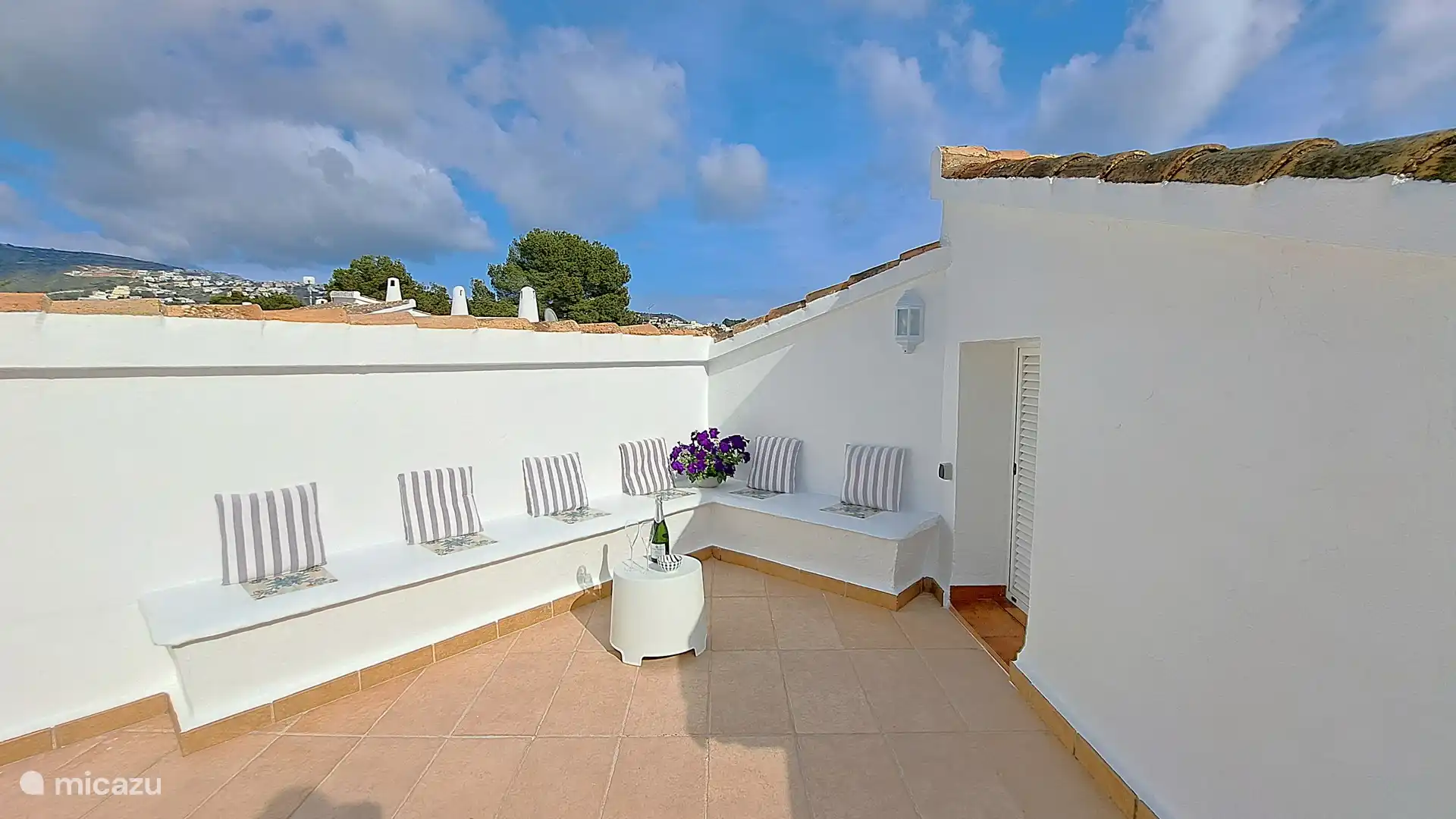 La terrasse sur le toit est un bon endroit. 