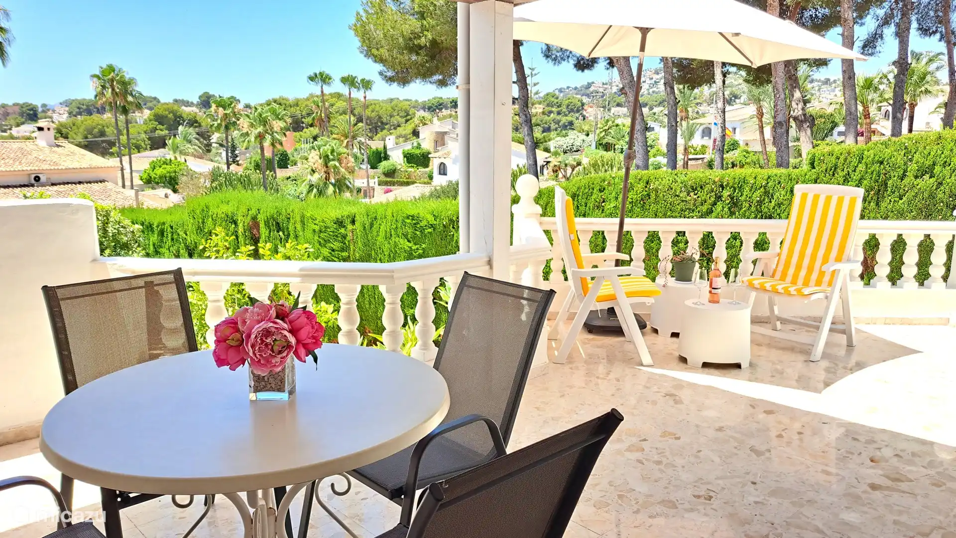 Een heerlijk glaasje rosé op het terras.