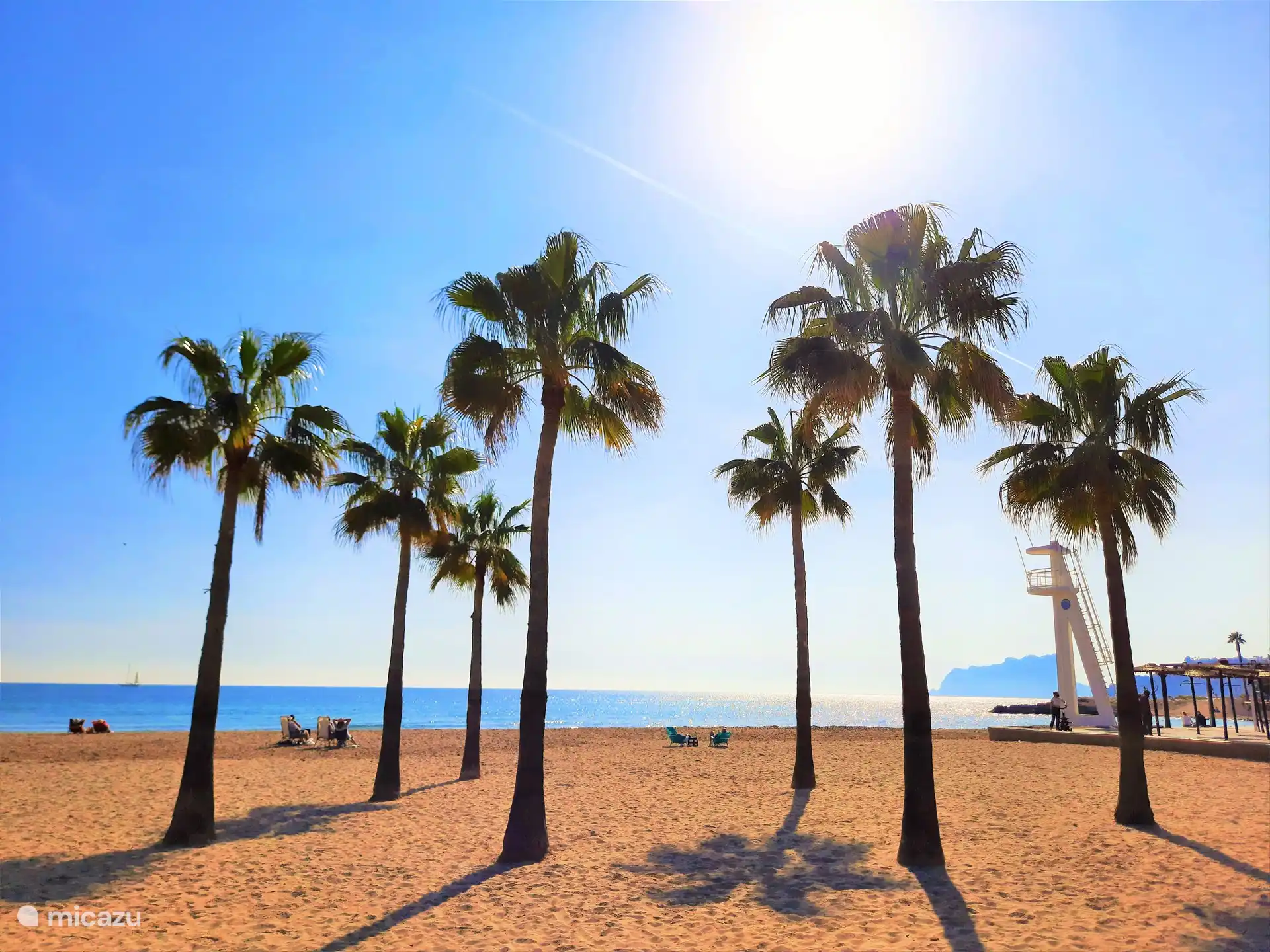 La plage principale de Moraira (plage d’Ampolla).