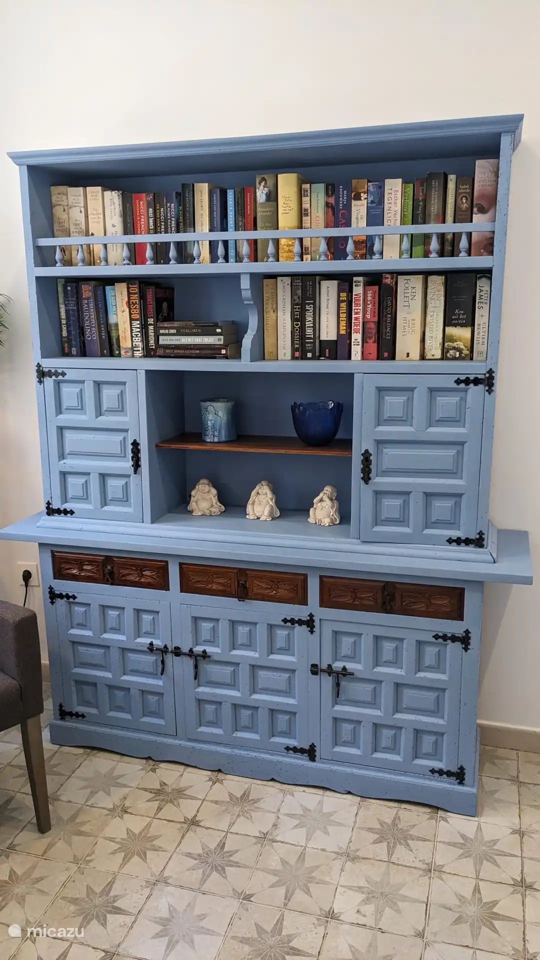 Bibliothek: Bücherregal