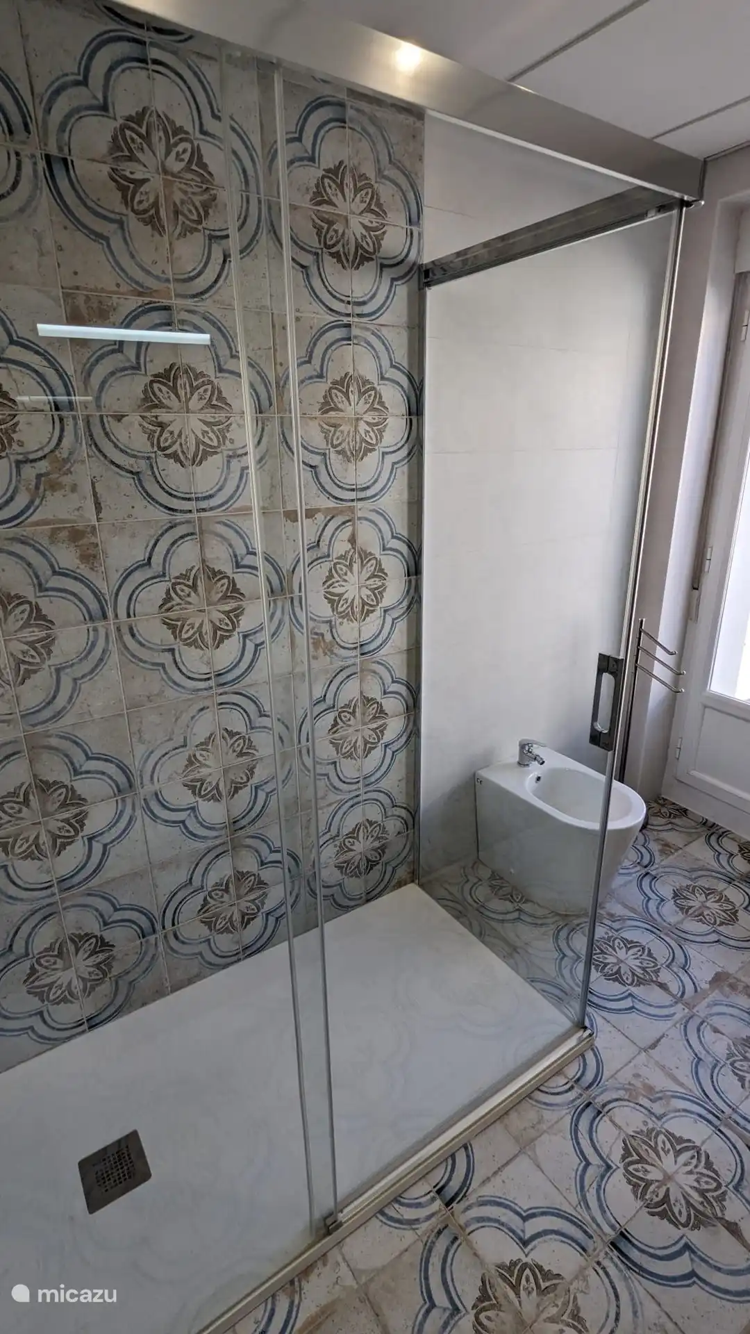 Badezimmer im ersten Stock: Bidet