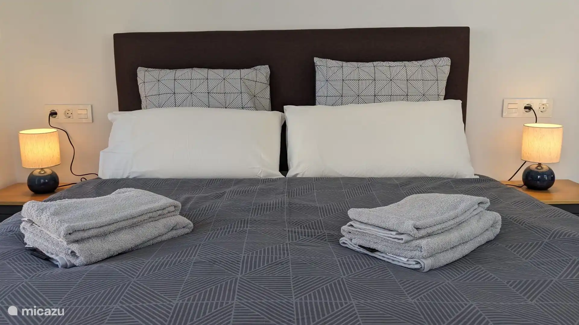 Hauptschlafzimmer: Kingsize-Bett 160 x 200 cm