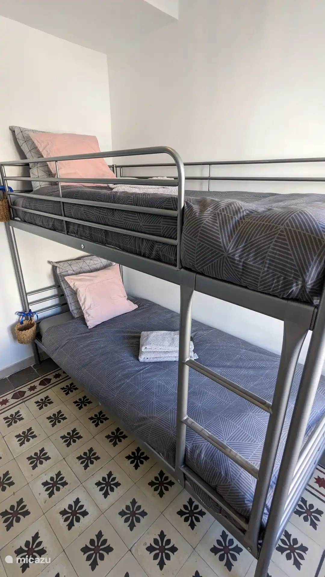 3. Schlafzimmer: Etagenbett 90 x 200 cm