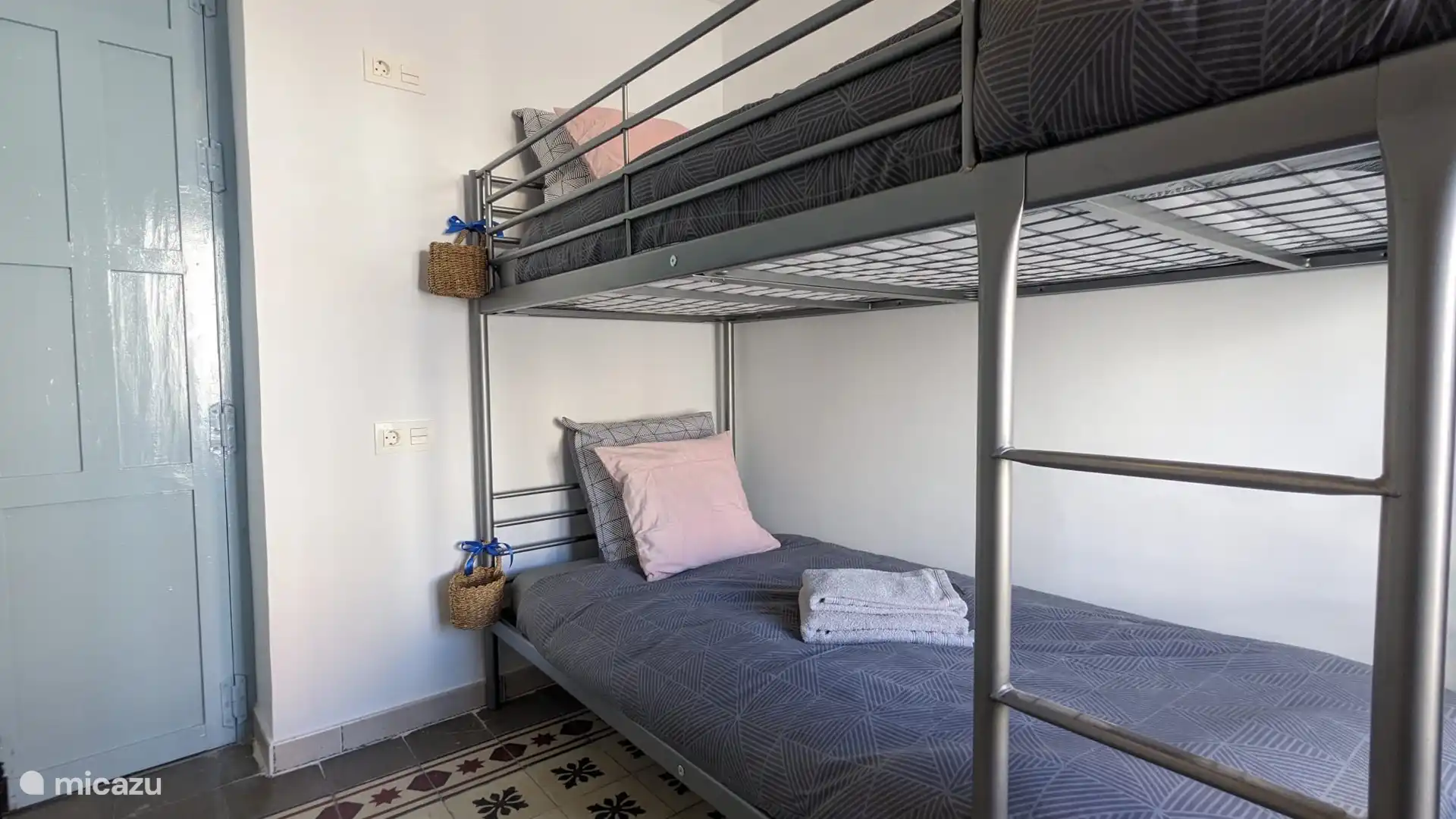 3. Schlafzimmer: Etagenbett 90 x 200 cm