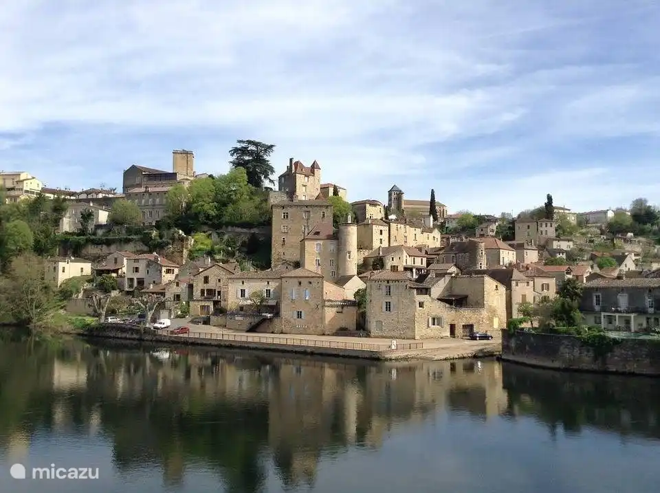Schönes mittelalterliches Dorf 
Puy L'Eveque