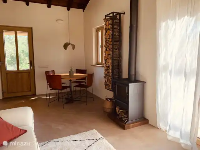 Casa Goa en Portugal, Beja, São Teotónio - casa vacacional Sala de estar con mesa de comedor en el interior