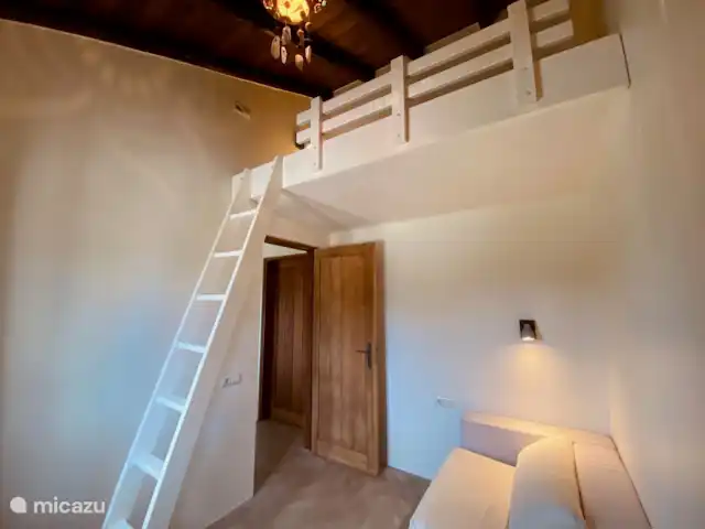 Casa Goa en Portugal, Beja, São Teotónio - casa vacacional Dormitorio 2 : 1 colchón para personas en cama alta y 1 cama en la planta baja