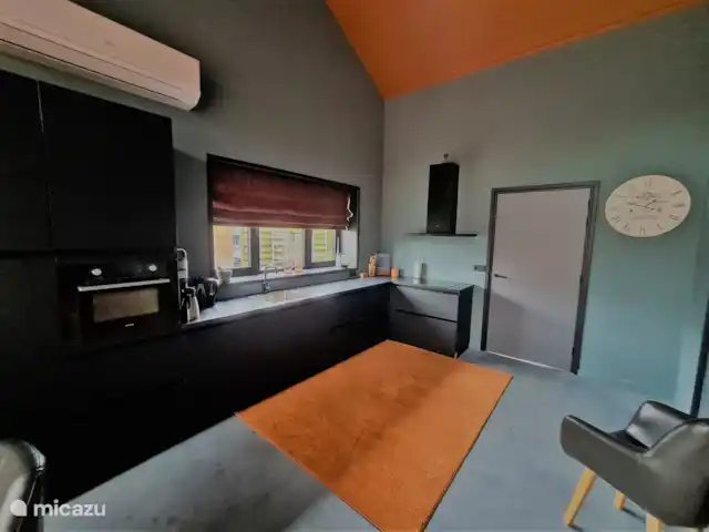 Nuestra propia base en Países Bajos, Frise, Ternaard - casa vacacional cocina