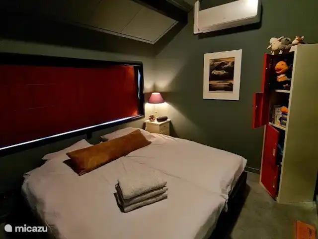 Nuestra propia base en Países Bajos, Frise, Ternaard - casa vacacional Dormitorio en planta baja