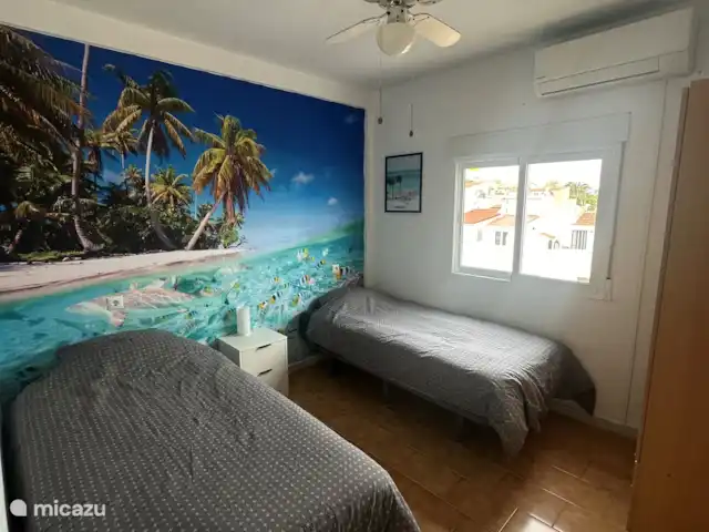Casa Suerte  en España, Costa Blanca, Torrevieja - apartamento Dormitorio con 2, camas individuales y aire acondicionado y ventilador