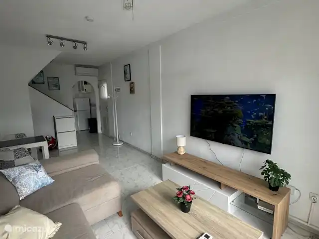 Casa Suerte  en España, Costa Blanca, Torrevieja - apartamento Sala de estar con mesa de comedor y aire acondicionado y la cocina