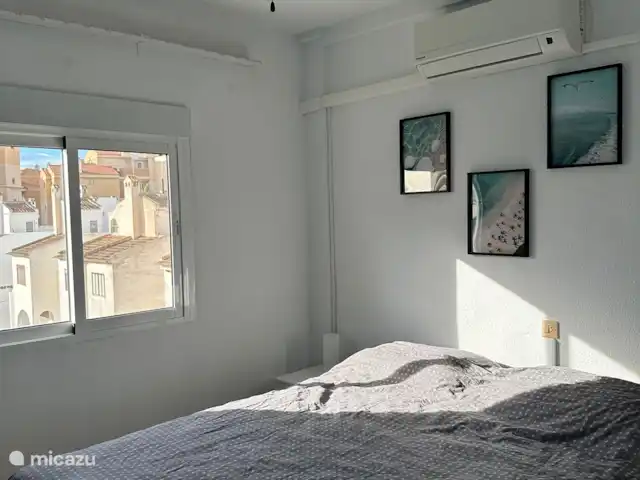 Casa Suerte  en España, Costa Blanca, Torrevieja - apartamento Dormitorio con cama doble y aire acondicionado