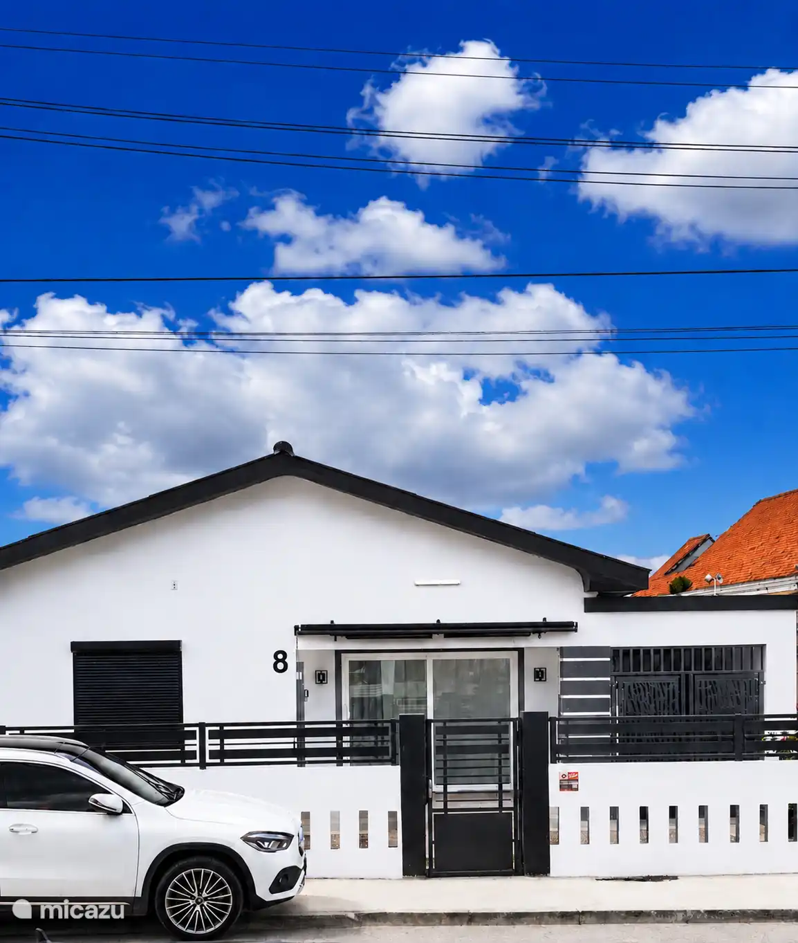 Kasita Bunita ist ein modernes Ferienhaus mit einem stilvollen Schwarz-Weiß-Flair. Genießen Sie Komfort, Ruhe und die gemütliche karibische Atmosphäre. Hier beginnt Ihr wunderbarer Aufenthalt auf Curaçao! ????