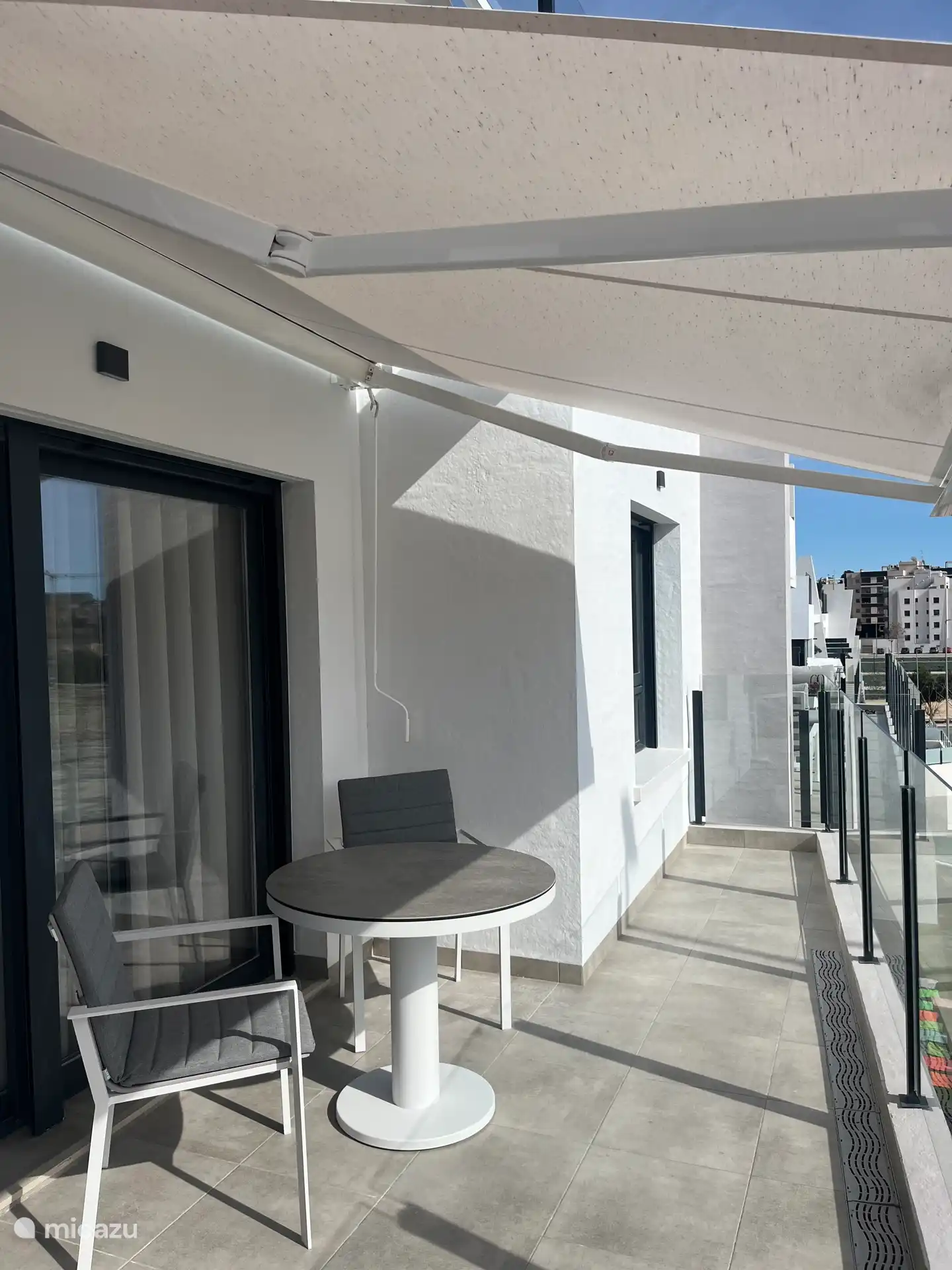 Ein schöner Ort zum Frühstück in der Morgensonne