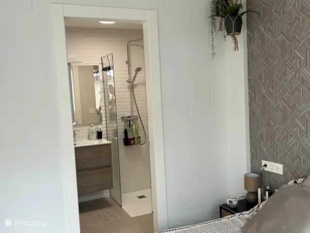 Casa del Sol  | Espagne, Costa Cálida, Lo Pagán - appartement Salle de bain attenante à la chambre avec lit double.