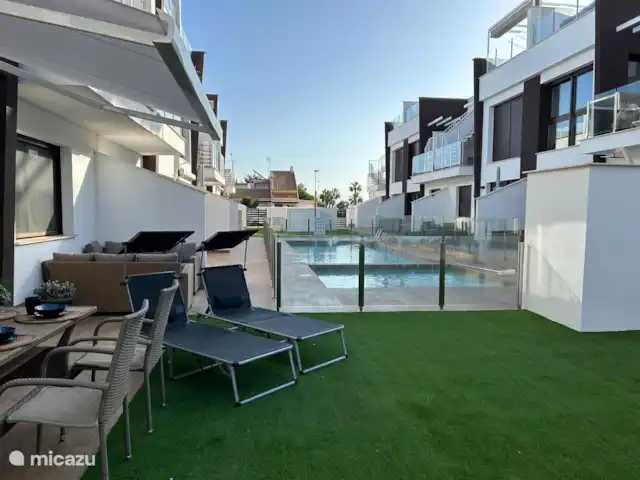 Casa del Sol  | Espagne, Costa Cálida, Lo Pagán - appartement Notre terrasse ensoleillée au bord de la piscine. Cette photo est avec l’ambiance de la soirée.